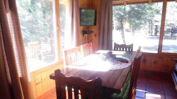 Bungalow, 3 Bedrooms | In-room dining - Complejo Cabañas Paso de Los Andes (Villa Pehuenia)