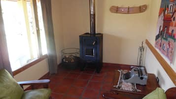 Bungalow, 2 Bedrooms | Living area