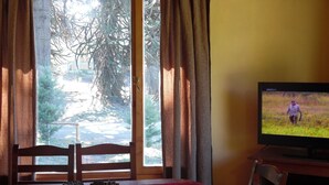 Bungalow, 2 Bedrooms | In-room dining - Complejo Cabañas Paso de Los Andes (Villa Pehuenia)