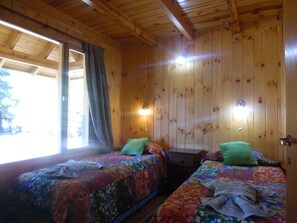 Bungalow, 3 habitaciones | Decoración personalizada y cortinas blackout 