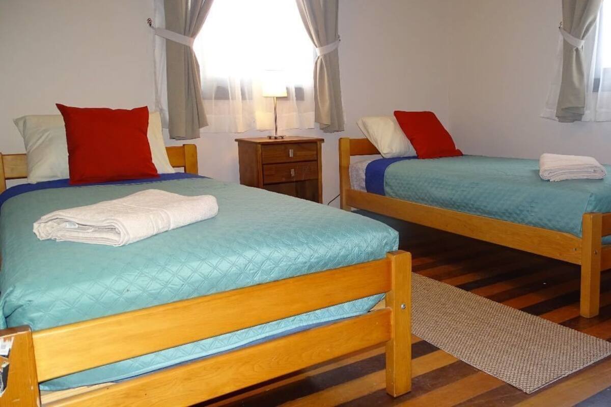 Twin Room, 2 Single Beds, Shared Bathroom | Minibar, free WiFi