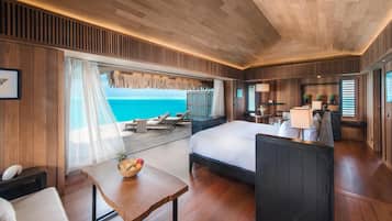 Minibar, Zimmersafe, Schreibtisch, laptopgeeigneter Arbeitsplatz