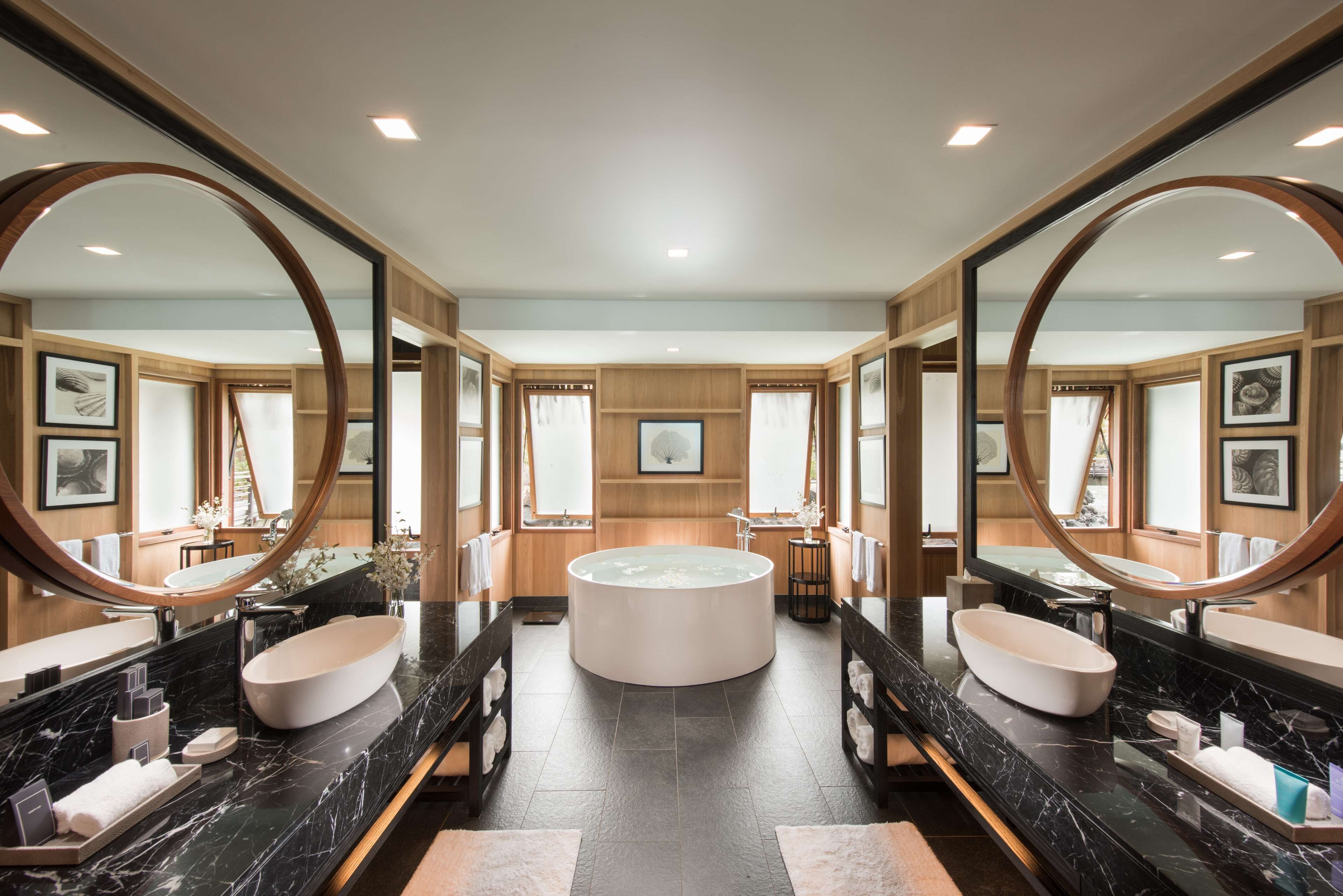 separate bathtub and shower, rainfall showerhead, free toiletries