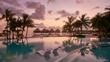 Outdoor pool, free cabanas, pool umbrellas