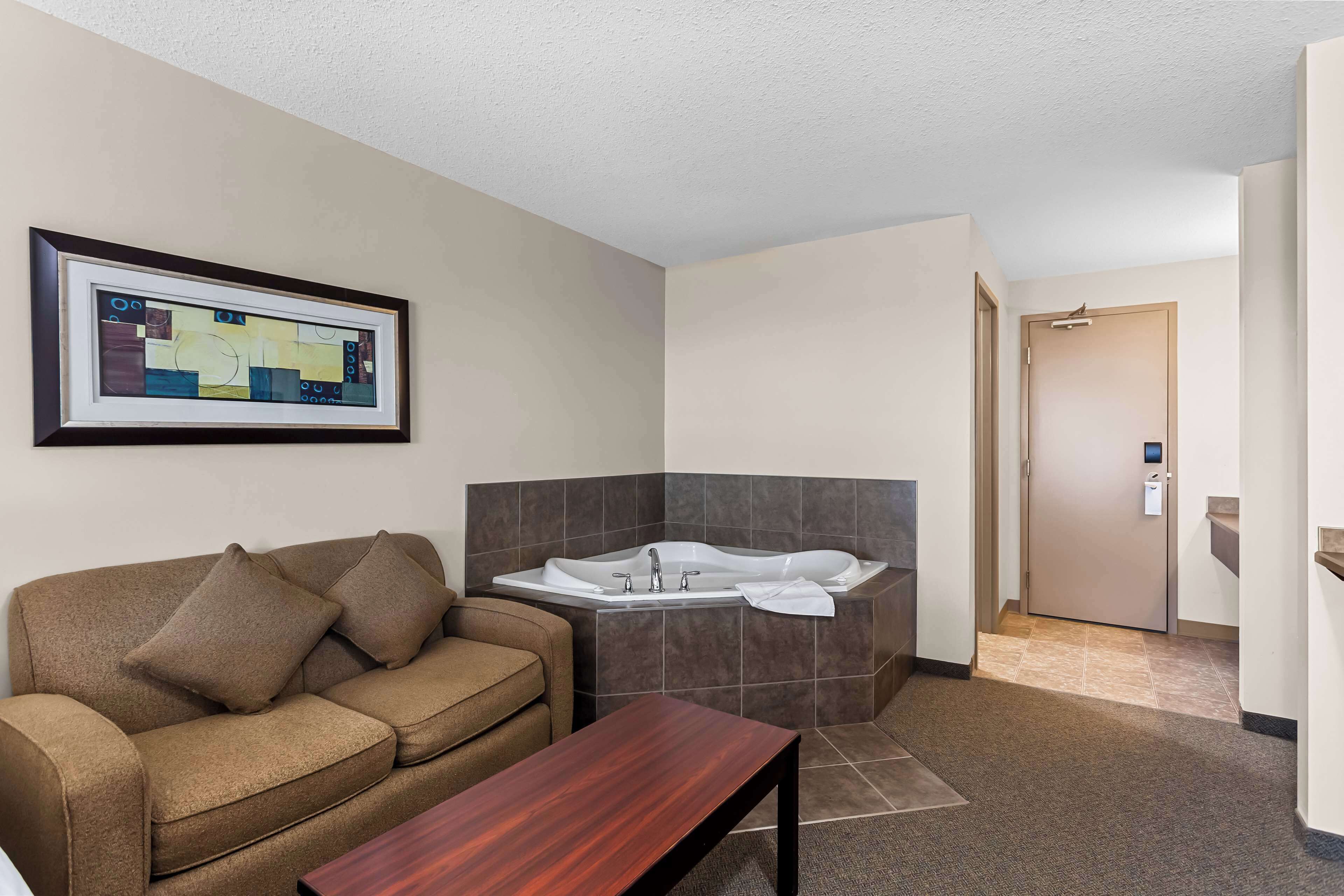 suite, 1 king bed, non smoking, jetted tub (2nd floor) | desk, soundproofing, iron/ironing board, free wifi