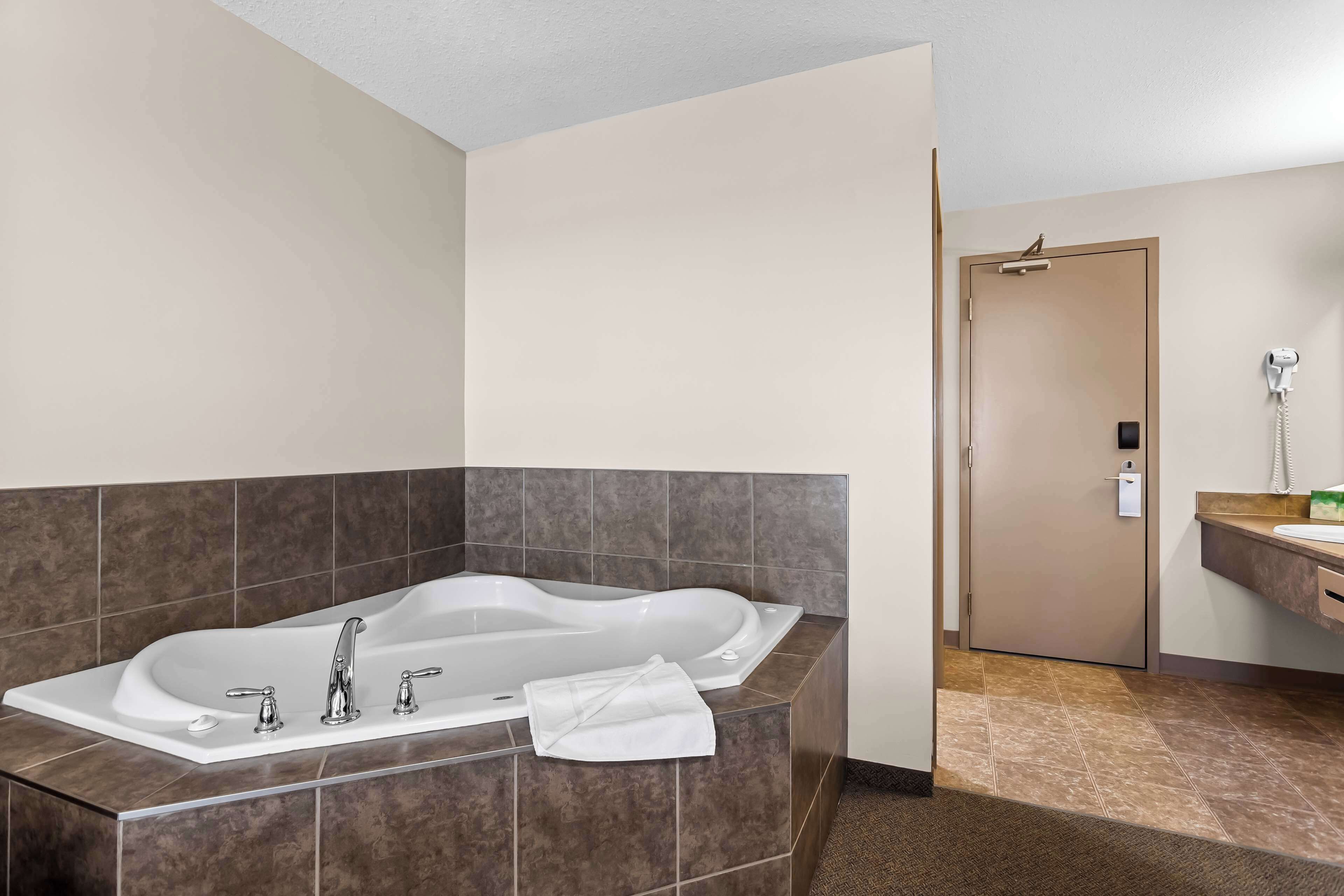 suite, 1 king bed, non smoking, jetted tub (2nd floor) | desk, soundproofing, iron/ironing board, free wifi