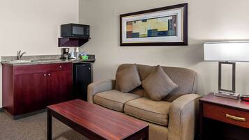 Chambre Standard, 1 trÚs grand lit, non-fumeur, réfrigérateur et four à micro-ondes