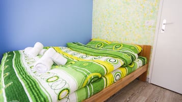 Double Room with Shared Bathroom | 高档床上用品、迷你吧、客房内保险箱、熨斗/熨板