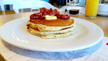Café da manhã com buffet todos os dias mediante uma taxa