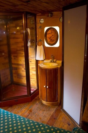 Exclusive Cabin, 1 Bedroom, Mountain View, Mountainside | Bathroom