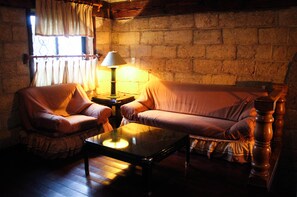 Luxury House, 5 Bedrooms | Living area - Los Vagones Cabañas Restaurante Bar (Huixquilucan)