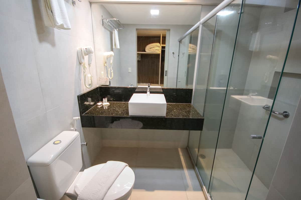 shower, free toiletries, towels