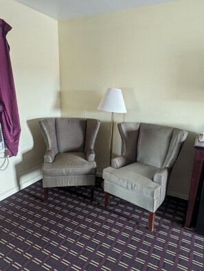 Free WiFi, bed sheets - Dollar Inn (Somerset)