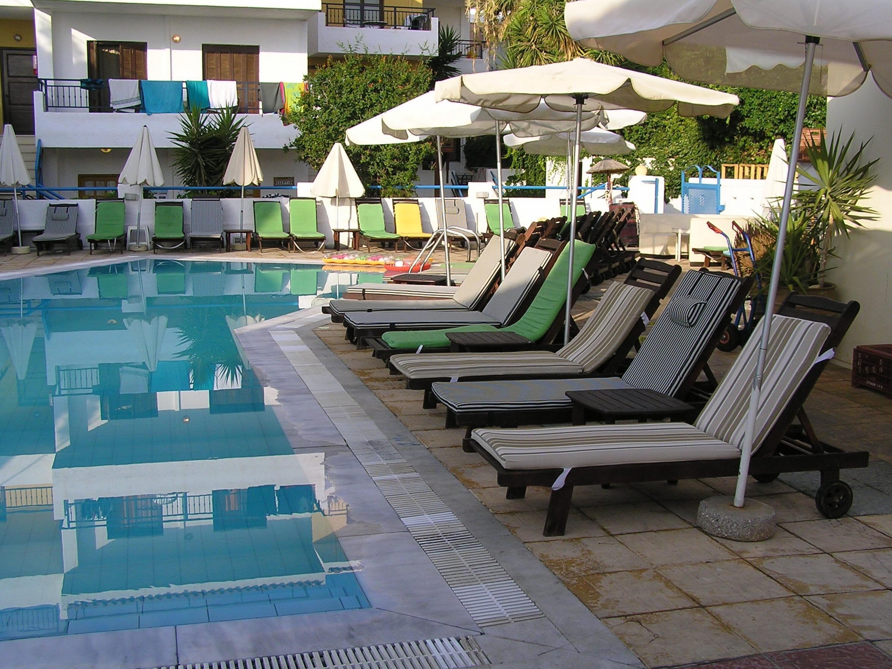 حمام سباحة