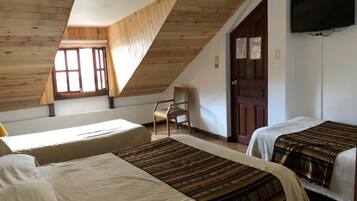 Comfort Triple Room, 1 Bedroom, City View | In-room safe, individually decorated, individually furnished