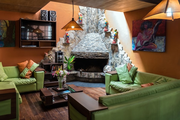 Fireplace - La Casa del Arupo (Quito)