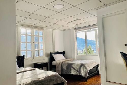 Habitación triple ejecutiva | Ropa de cama de alta calidad y minibar