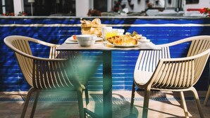 Outdoor dining - Neptuno Hotel & Spa (Calella)