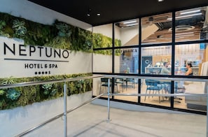 Bar (on property) - Neptuno Hotel & Spa (Calella)