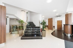 المنشأة من الداخل