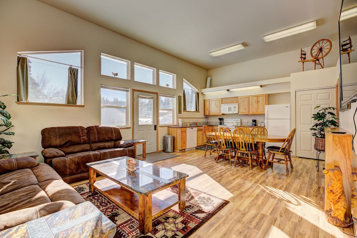 Duplex, 3 chambres, non-fumeur | Aire de séjour | Téléviseur connecté, foyer, Netflix, services de diffusion en continu