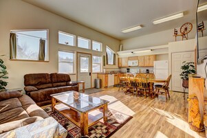 Dúplex, 3 habitaciones, no fumadores | Zona de estar | Una Smart TV, una chimenea, Netflix, servicios de streaming