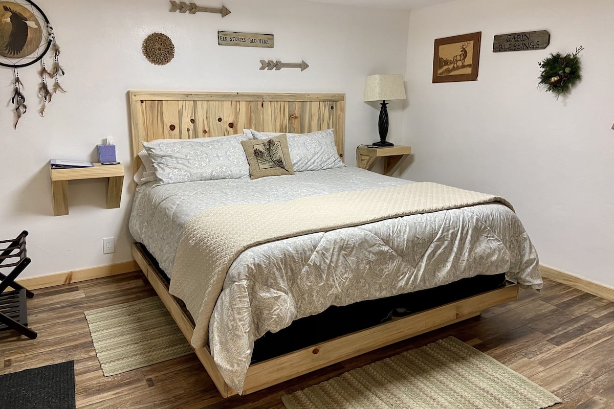 Chambre Deluxe, 1 trÚs grand lit | Literie de qualité, lit avec matelas à plateau-coussin, décor unique