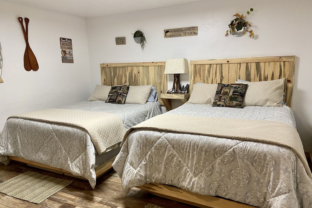 Literie de qualité, lit avec matelas à plateau-coussin, décor unique