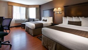 A hotel room with two beds, a desk, and a chair. - Best Western Plus Dragon Gate Inn (Los Angeles)