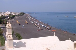 Beach - Kamari Blue Boutique Hotel (Santorini)