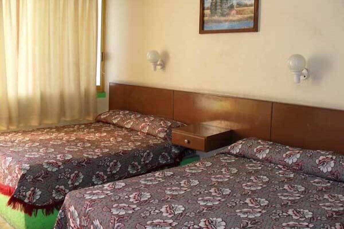 In-room safe, bed sheets