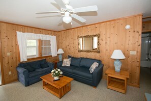 Standard Cottage, 2 Queen Beds, Non Smoking | Living area