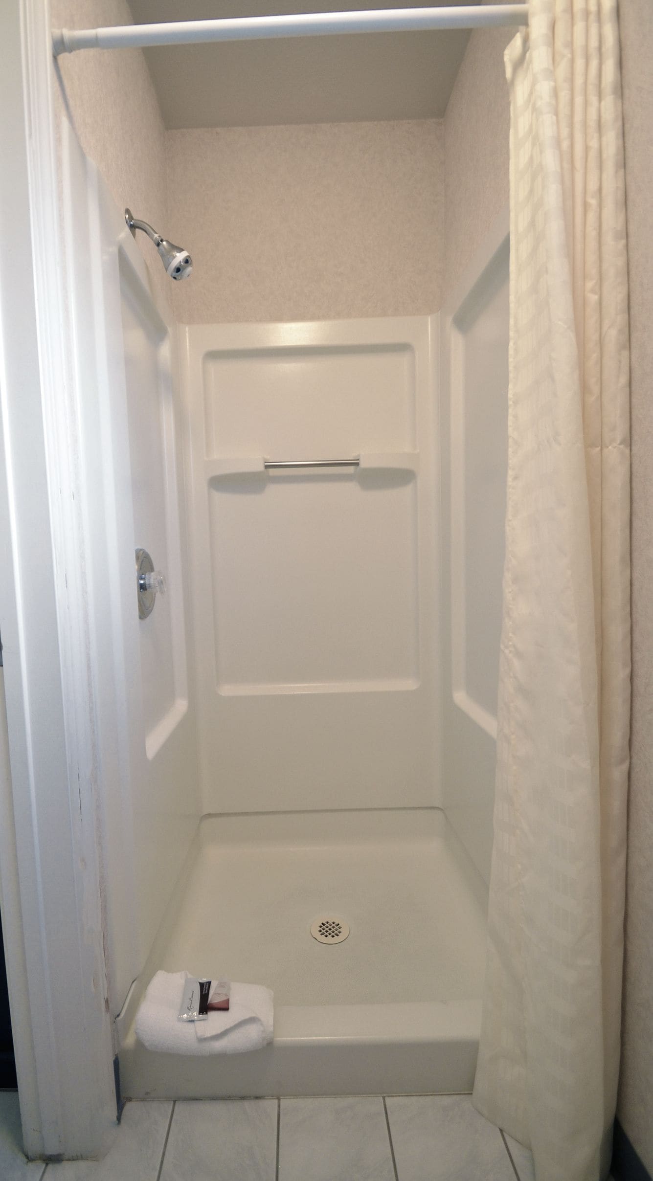 room, 1 king bed, jetted tub | desk, iron/ironing board, free wifi, bed sheets