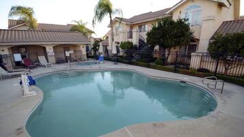 ์ผ์ธ ์์์ฅ, 09:00 ~ 21:00 ์คํ, ์ผ๊ด์ ์์