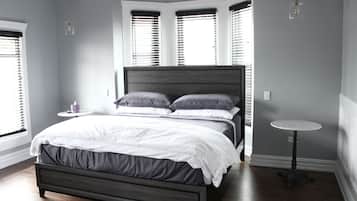 Standard Suite, 1 King Bed, Park View | 1 bedroom, Egyptian cotton sheets, premium bedding, iron/ironing board