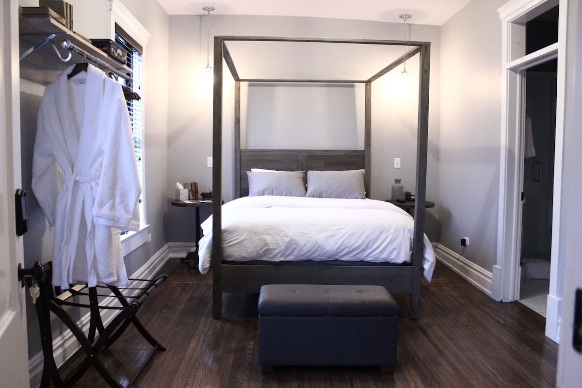 Standard-Suite, 1 Queen-Bett, Nichtraucher, eigenes Bad (Goodson) | 1 Schlafzimmer, Bettwäsche aus ägyptischer Baumwolle