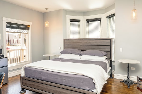 Standard Suite, 1 King Bed, Park View | Egyptian cotton sheets, premium bedding, iron/ironing board, free WiFi