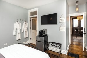 Suite estándar, 1 cama de matrimonio, no fumadores, baño privado | Sábanas de algodón egipcio y ropa de cama de alta calidad