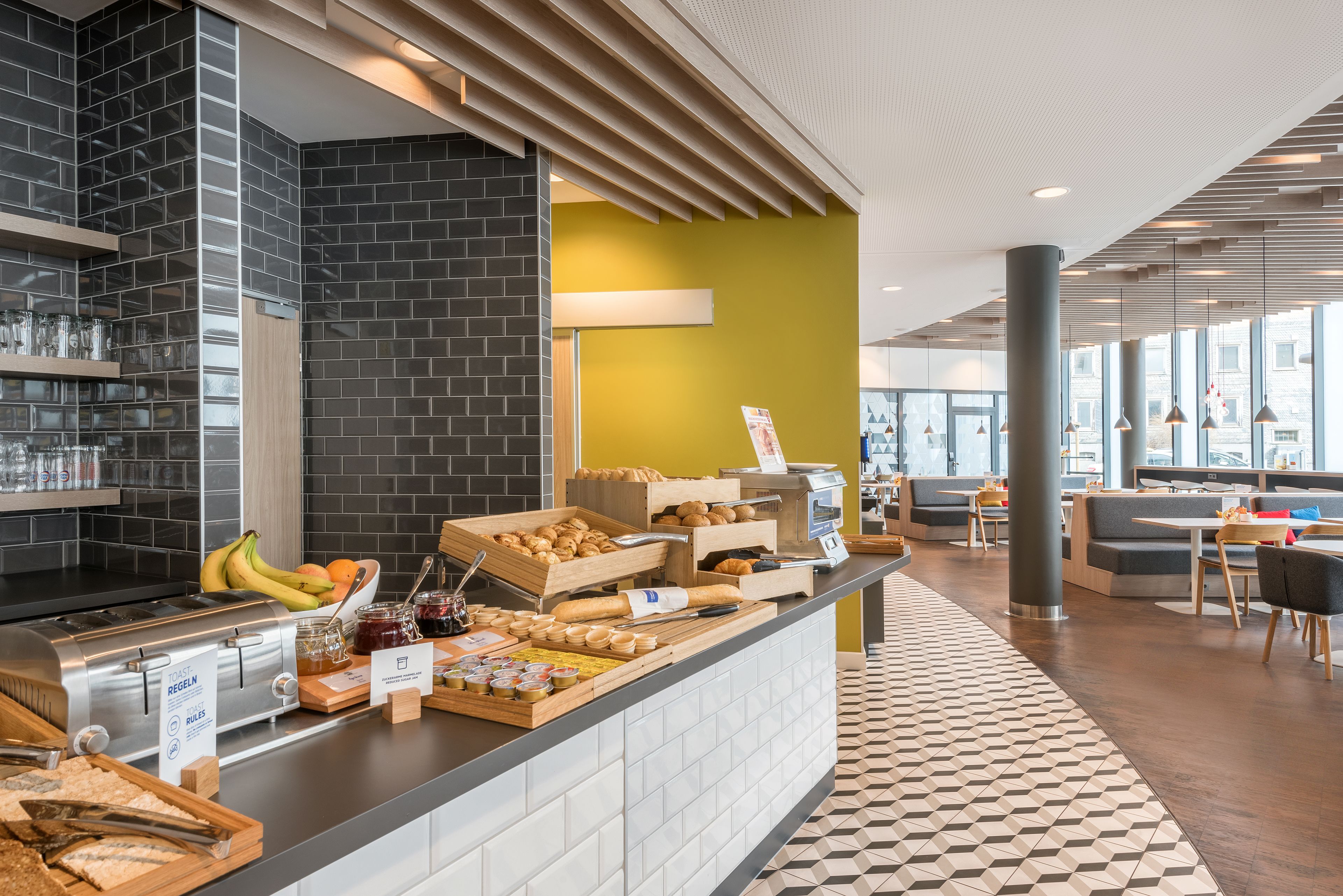 free daily continental breakfast