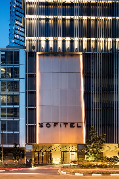 Sofitel Singapore City Centre - Image 2