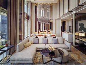 JOAQUIM SUITE, Club Millésime Access, 1 King Bed, Heritage View, High Floor | 1 soveværelse, premium-sengetøj, dundyner, minibar