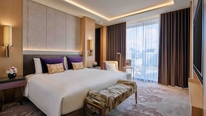 เครื่องนอนระดับพรีเมียม, ผ้านวมขนเป็ด, มินิบาร์, ตู้นิรภัยในห้องพัก