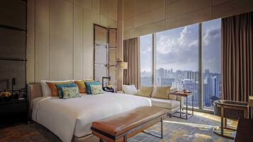 JOAQUIM SUITE, Club Millésime Access, 1 King Bed, Heritage View, High Floor | Bộ đồ giường cao cấp, chăn bông, minibar, két bảo mật tại phòng