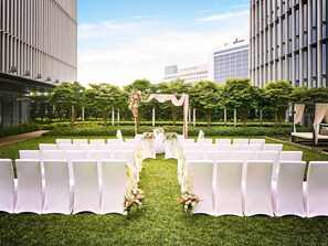 Indoor wedding - Sofitel Singapore City Centre (Singapore)