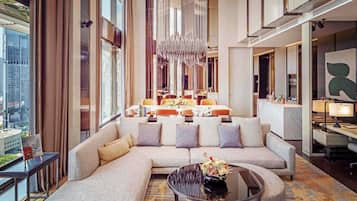 JOAQUIM SUITE, Club Millésime Access, 1 King Bed, Heritage View, High Floor | 1 Schlafzimmer, hochwertige Bettwaren, Daunenbettdecken, Minibar