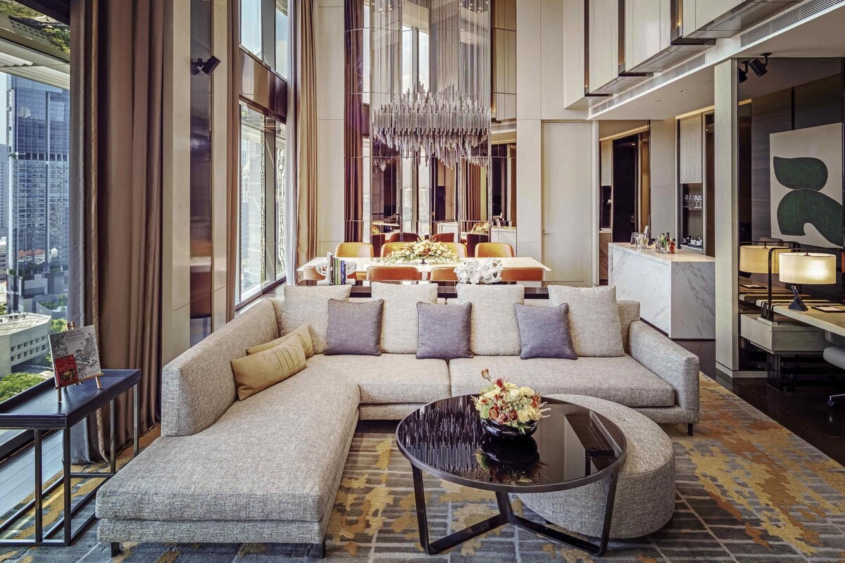JOAQUIM SUITE, Club Millésime Access, 1 King Bed, Heritage View, High Floor | Premium bedding, down duvets, minibar, in-room safe