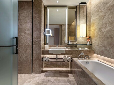 Sofitel Singapore City Centre - Image 18