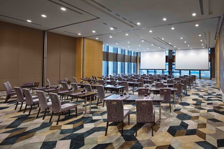 Sofitel Singapore City Centre - Image 26