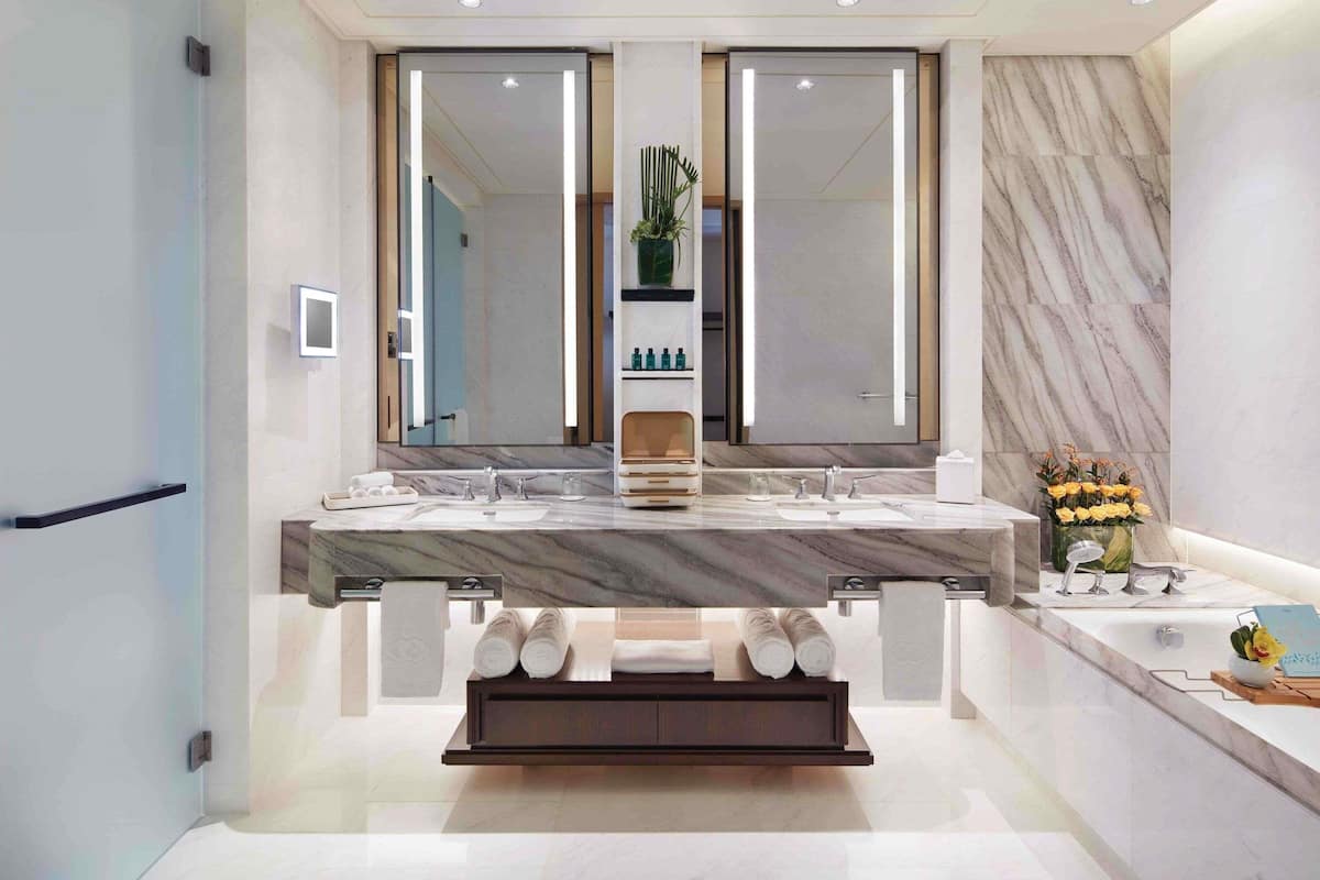 PRESTIGE SUITE, Club Millésime Access, 1 King Bed, Heritage or City View