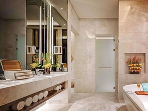 JOAQUIM SUITE, Club Millésime Access, 1 King Bed, Heritage View, High Floor